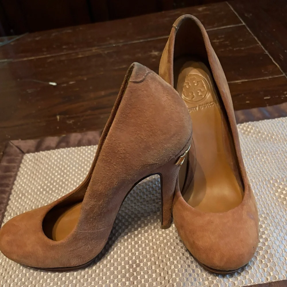 Tory Burch Brown Suede Round-Toe Pumps